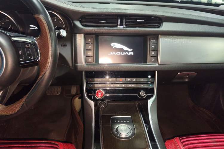 Used Jaguar XFL 2017 XFL 2.0T 200PS Elite Edition Audio And AC Panel