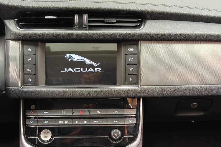 Used Jaguar XFL 2017 XFL 2.0T 200PS Windflower Edition Audio And AC Panel