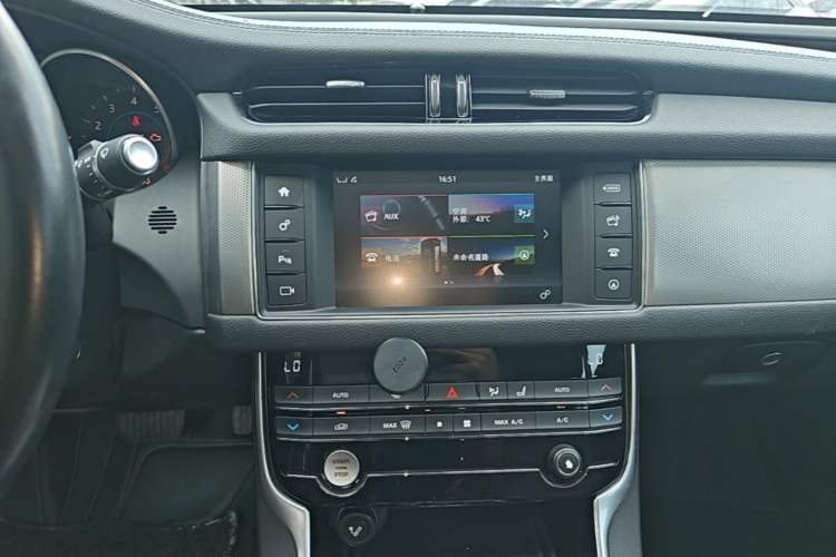 Used Jaguar XFL 2017 XFL 2.0T 200PS Luxury Edition Audio And AC Panel