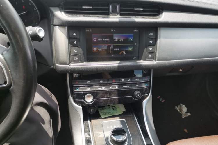 Used Jaguar XFL 2017 XFL 2.0T 200PS Luxury Edition Audio And AC Panel