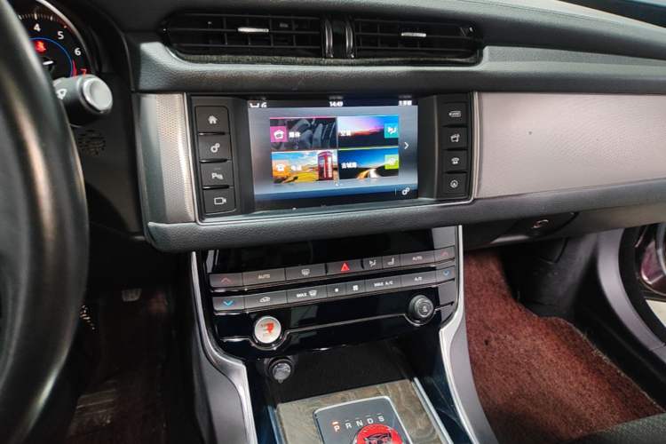Used Jaguar XFL 2017 XFL 2.0T 240PS Luxury Edition Audio And AC Panel