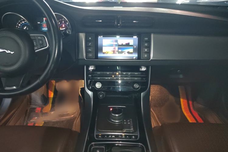 Used Jaguar XFL 2017 XFL 2.0T 200PS Luxury Edition Audio And AC Panel