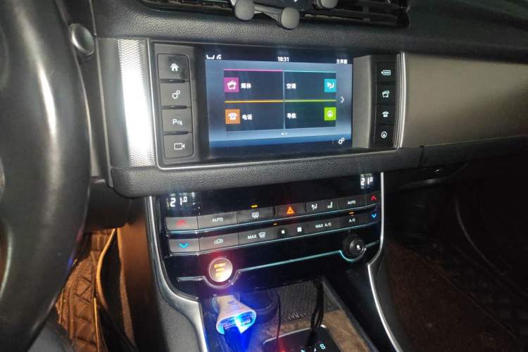 Used Jaguar XFL 2017 XFL 2.0T 200PS Luxury Edition Audio And AC Panel