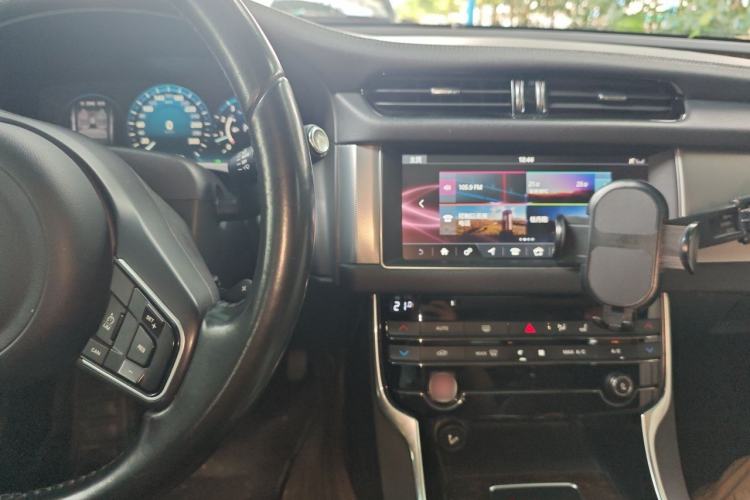 Used Jaguar XFL 2017 XFL 2.0T 240PS Premium Edition Center Console