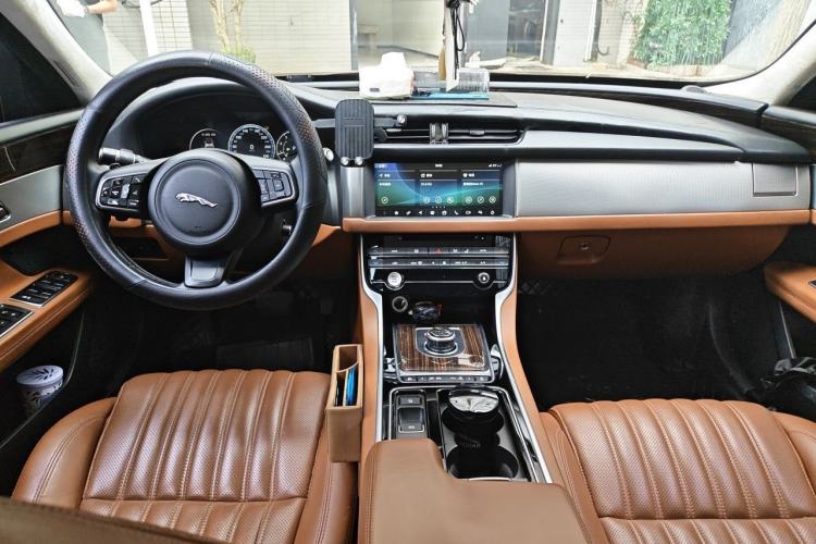 Used Jaguar XFL 2017 XFL 3.0 SC 340 PS Luxury Edition Center Console
