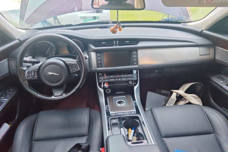 Used Jaguar XFL 2017 XFL 2.0T 200PS Elite Edition Center Console