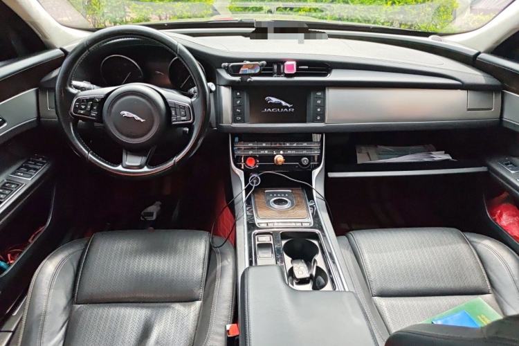 Used Jaguar XFL 2017 XFL 2.0T 200PS Luxury Edition Center Console