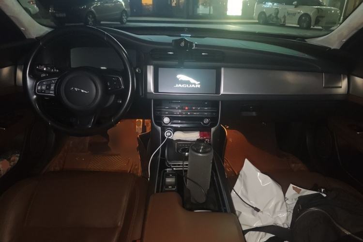 Used Jaguar XFL 2017 XFL 2.0T 240PS Premium Edition Center Console