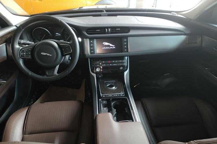 Used Jaguar XFL 2017 XFL 2.0T 240PS Luxury Edition Center Console