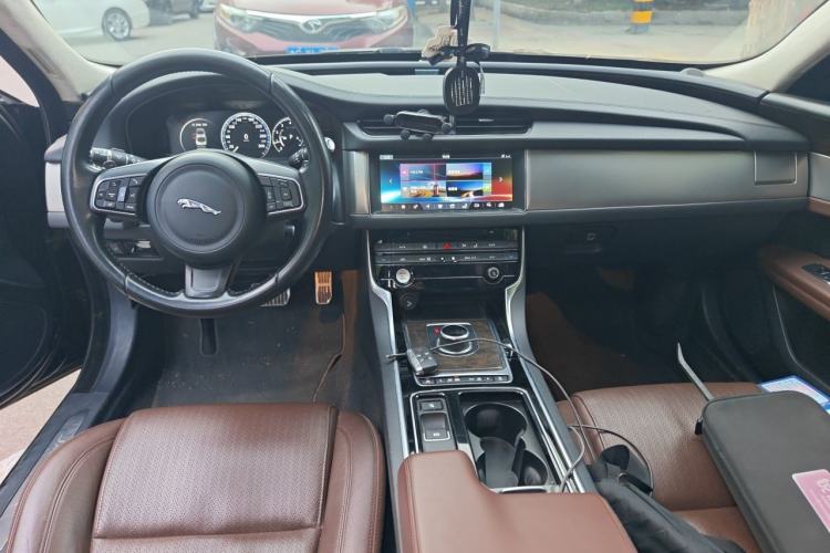 Used Jaguar XFL 2017 XFL 2.0T 240PS Premium Edition Center Console