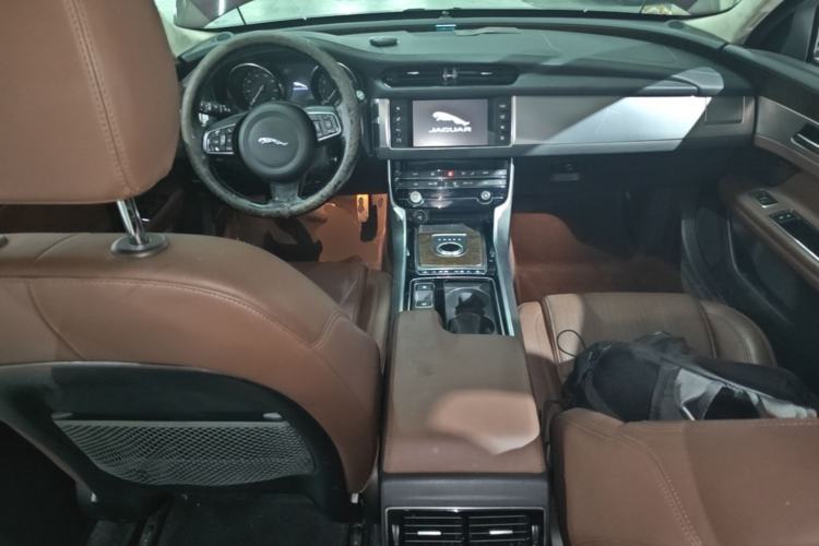 Used Jaguar XFL 2017 XFL 2.0T 240PS Luxury Edition Center Console