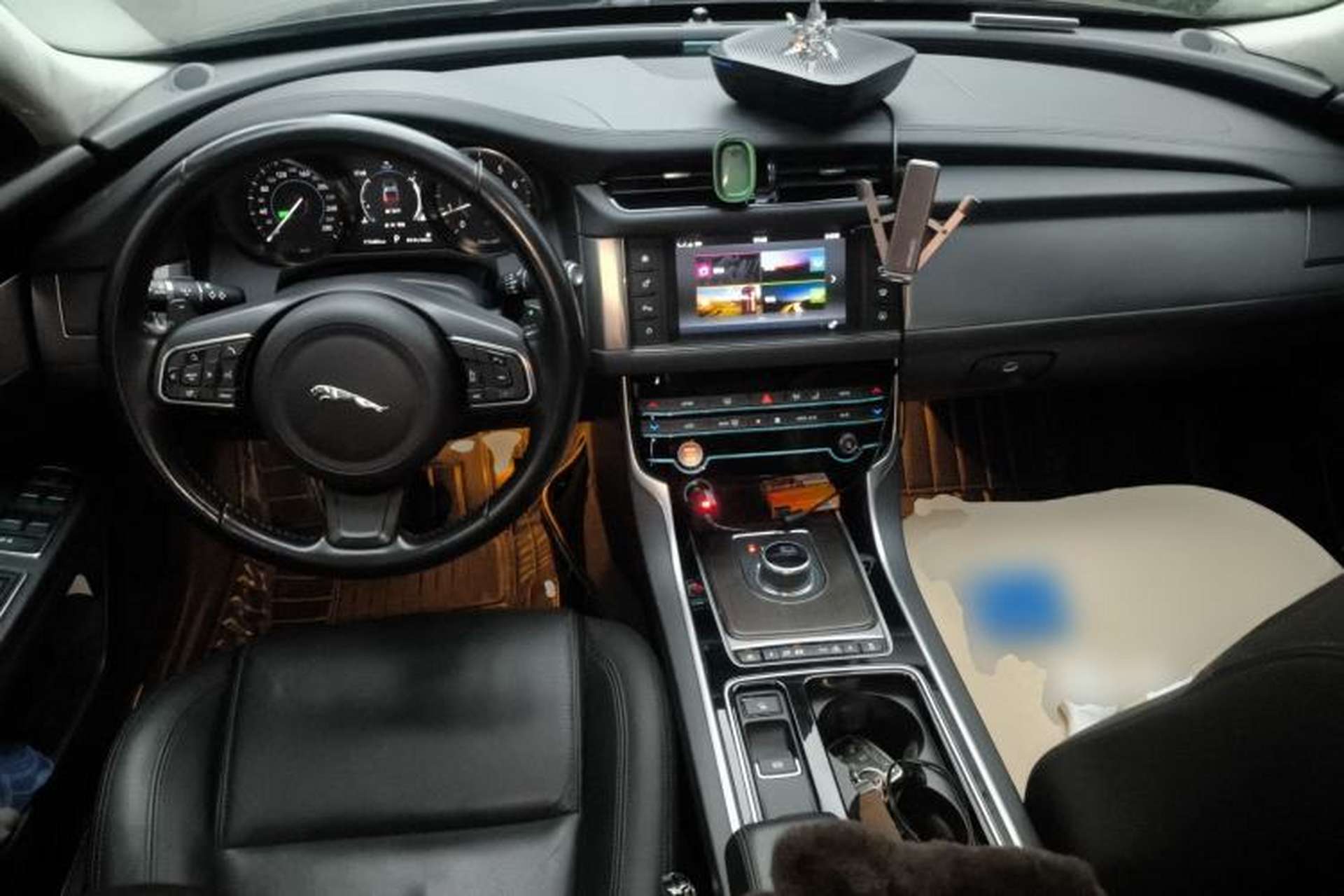 Used Jaguar XFL 2017 XFL 2.0T 200PS Elite Edition Center Console