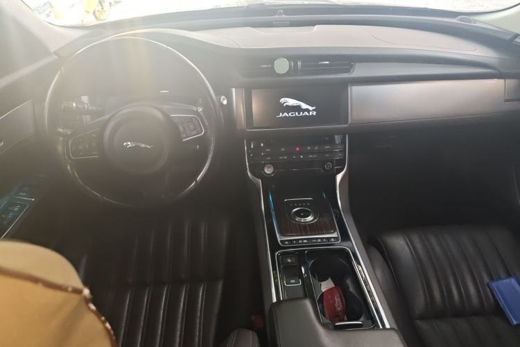 Used Jaguar XFL 2017 XFL 3.0 SC 340 PS Luxury Edition Center Console