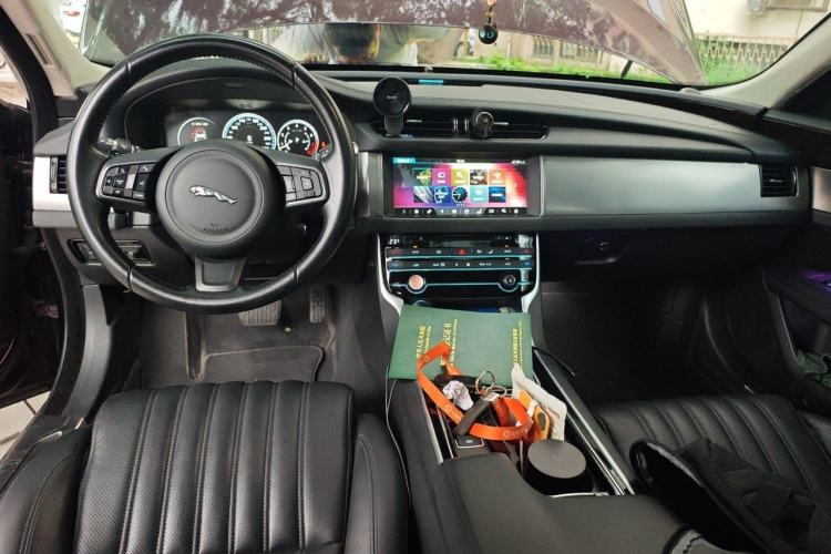 Used Jaguar XFL 2017 XFL 3.0 SC 340 PS Luxury Edition Center Console