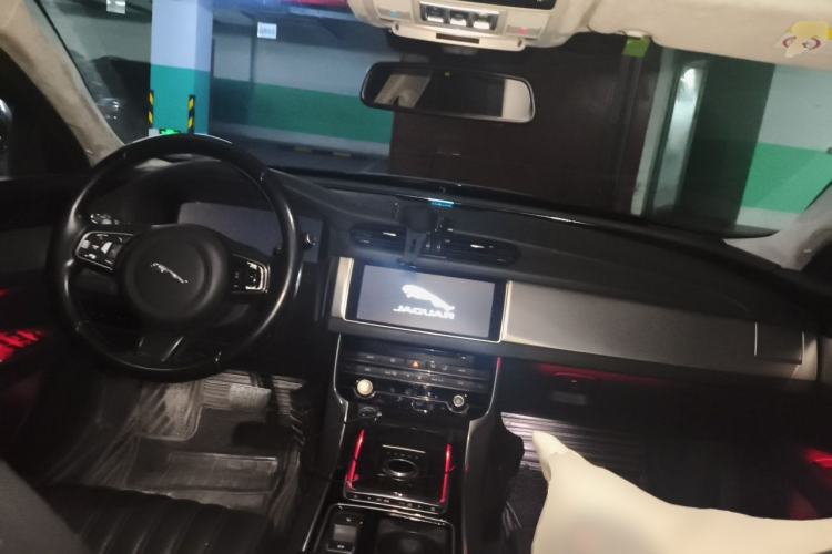 Used Jaguar XFL 2017 XFL 2.0T 240PS Luxury Edition Center Console