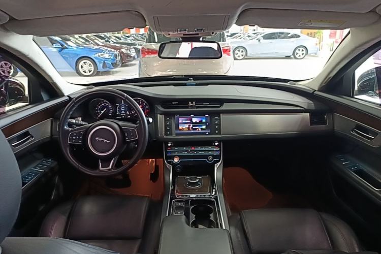Used Jaguar XFL 2017 XFL 2.0T 200PS Elite Edition Center Console