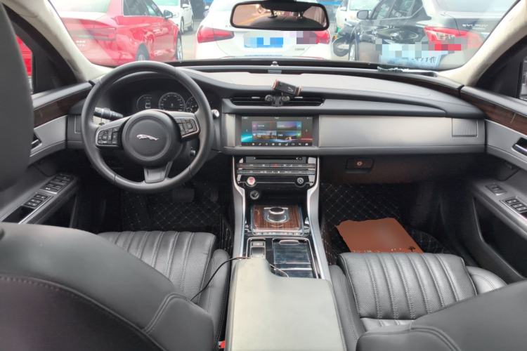 Used Jaguar XFL 2017 XFL 2.0T 240PS Premium Edition Center Console