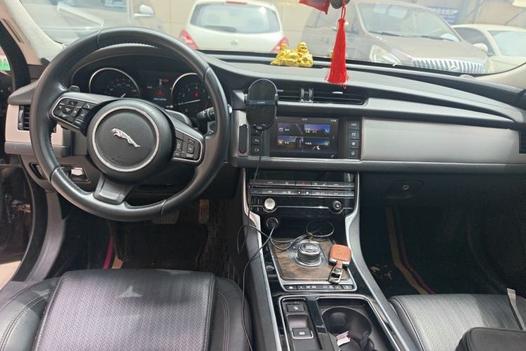 Used Jaguar XFL 2017 XFL 2.0T 240PS Luxury Edition Center Console