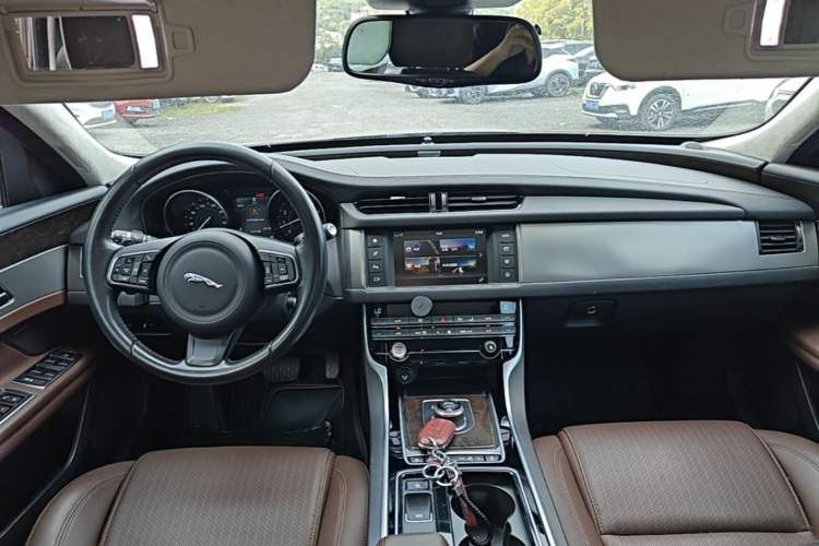 Used Jaguar XFL 2017 XFL 2.0T 200PS Luxury Edition Center Console