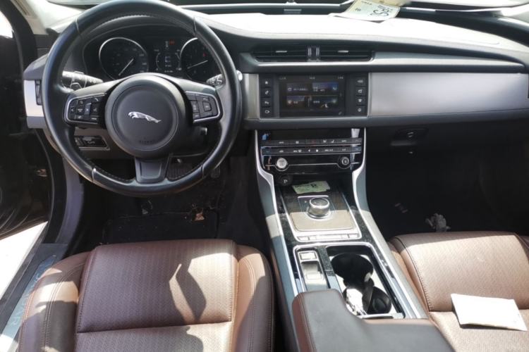 Used Jaguar XFL 2017 XFL 2.0T 200PS Luxury Edition Center Console