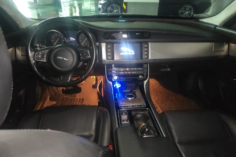 Used Jaguar XFL 2017 XFL 2.0T 200PS Luxury Edition Center Console
