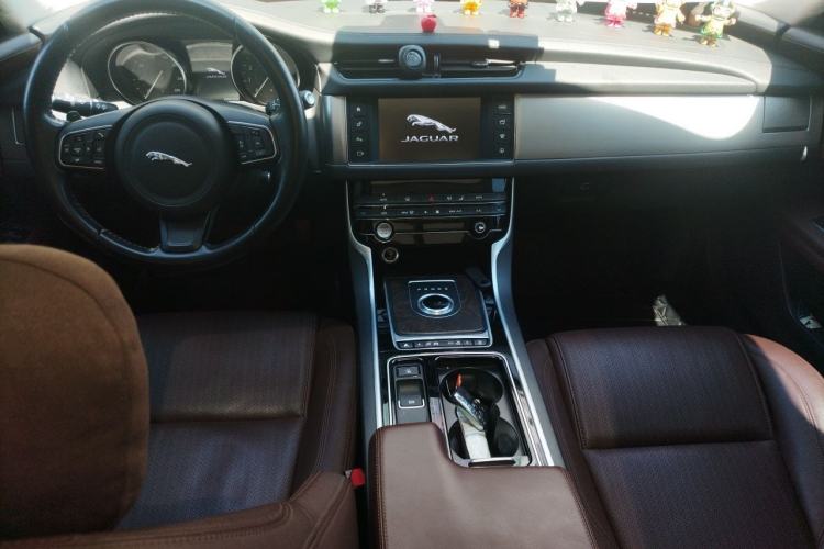 Used Jaguar XFL 2017 XFL 2.0T 240PS Luxury Edition Center Console
