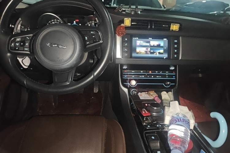 Used Jaguar XFL 2017 XFL 2.0T 240PS Luxury Edition Center Console