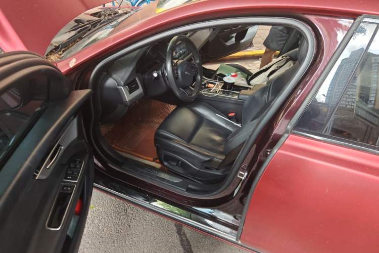 Used Jaguar XFL 2017 XFL 2.0T 200PS Windflower Edition Driver Seat