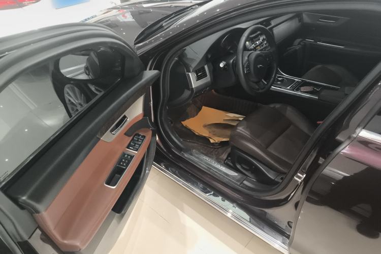 Used Jaguar XFL 2017 XFL 2.0T 200PS Luxury Edition Driver Seat