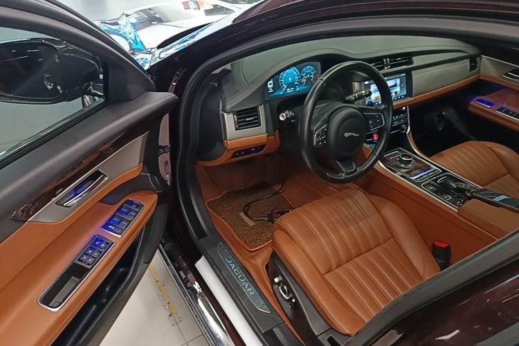 Used Jaguar XFL 2017 XFL 3.0 SC 340 PS Premium Edition Driver Seat