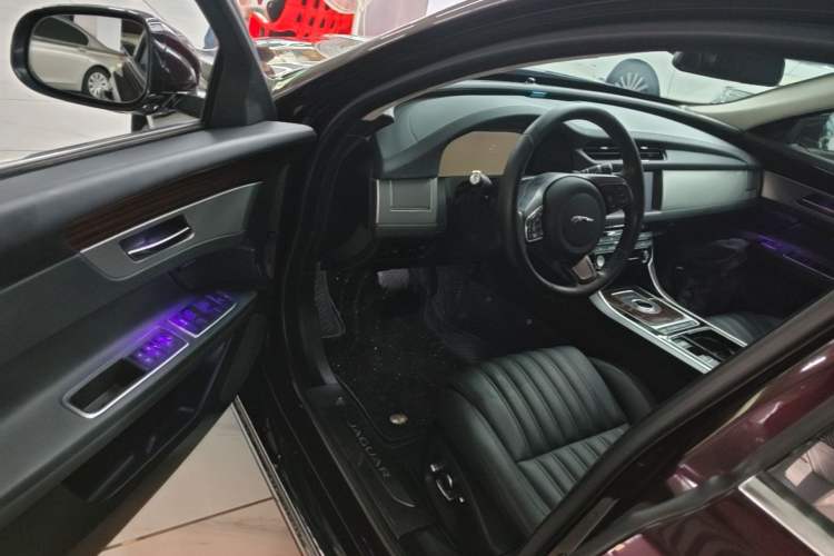 Used Jaguar XFL 2017 XFL 3.0 SC 340 PS Premium Edition Driver Seat
