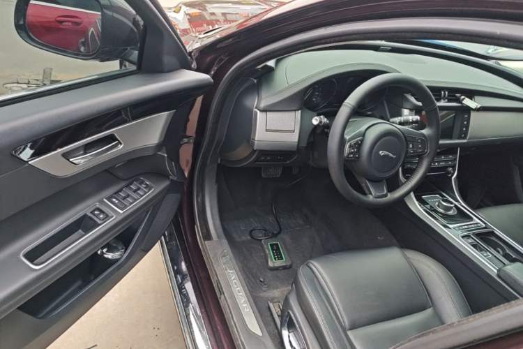 Used Jaguar XFL 2017 XFL 2.0T 200PS Windflower Edition Driver Seat