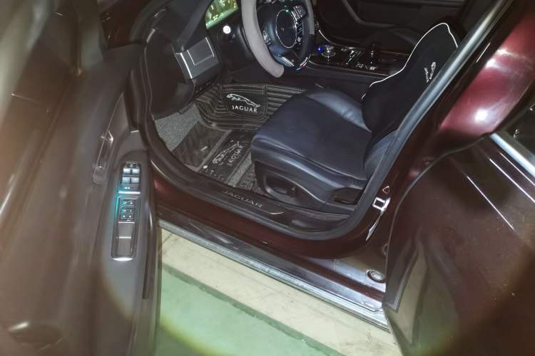 Used Jaguar XFL 2017 XFL 2.0T 200PS Luxury Edition Driver Seat