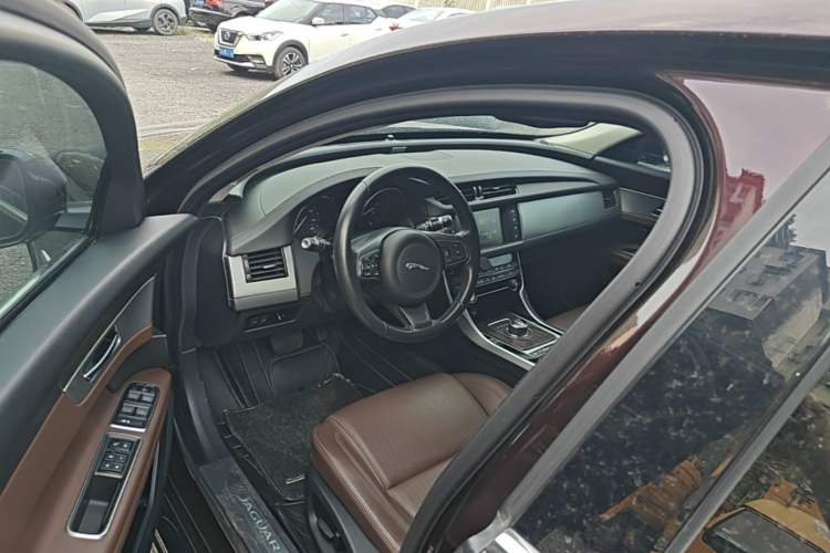 Used Jaguar XFL 2017 XFL 2.0T 200PS Luxury Edition Driver Seat