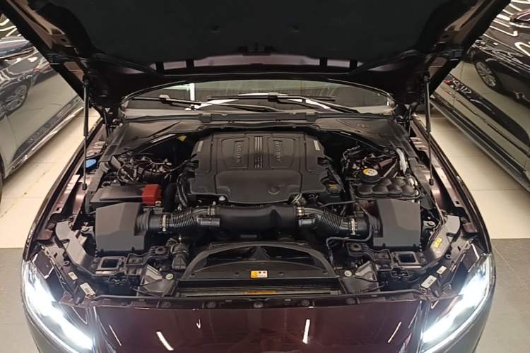 Used Jaguar XFL 2017 XFL 3.0 SC 340 PS Premium Edition Engine Bay