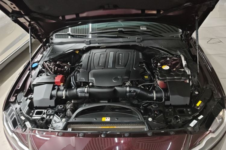 Used Jaguar XFL 2017 XFL 3.0 SC 340 PS Premium Edition Engine Bay