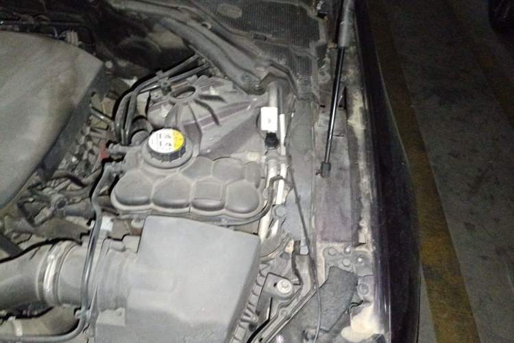 Used Jaguar XFL 2017 XFL 2.0T 200PS Windflower Edition Engine Bay Left