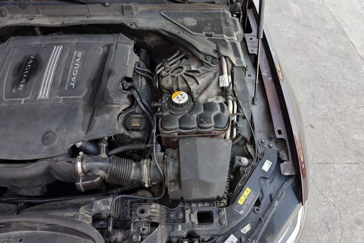 Used Jaguar XFL 2017 XFL 3.0 SC 340 PS Luxury Edition Engine Bay Left
