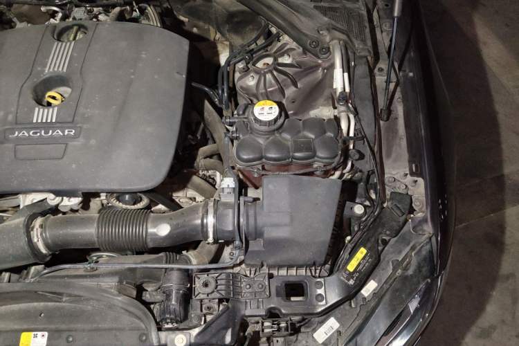 Used Jaguar XFL 2017 XFL 2.0T 200PS Luxury Edition Engine Bay Left