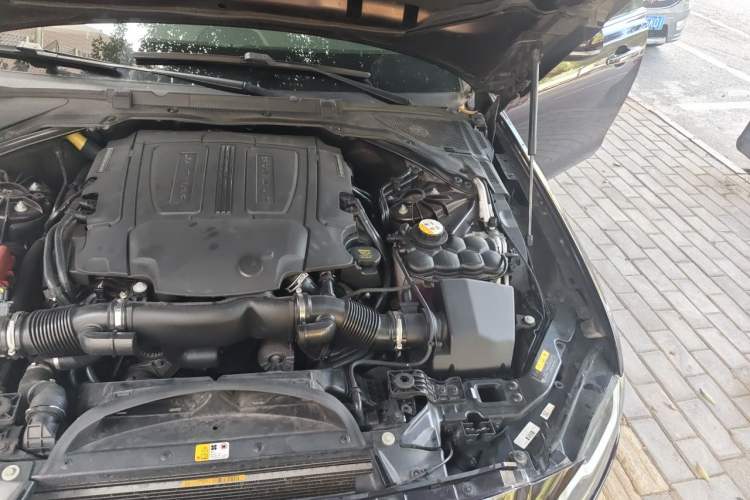 Used Jaguar XFL 2017 XFL 3.0 SC 340 PS Luxury Edition Engine Bay Left