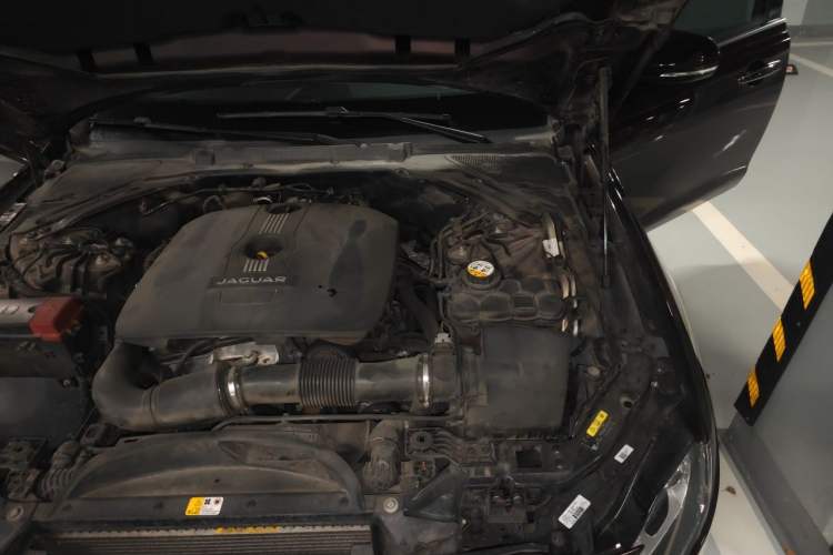 Used Jaguar XFL 2017 XFL 2.0T 200PS Luxury Edition Engine Bay Left