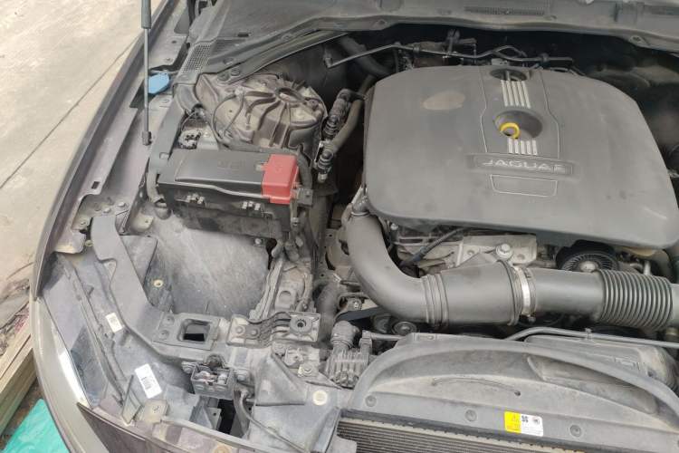 Used Jaguar XFL 2017 XFL 2.0T 200PS Windflower Edition Engine Bay Right