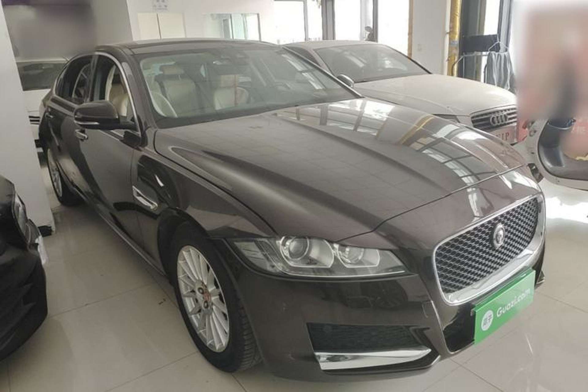 Used Jaguar XFL 2017 XFL 2.0T 200PS Luxury Edition Front Right 45 Deg