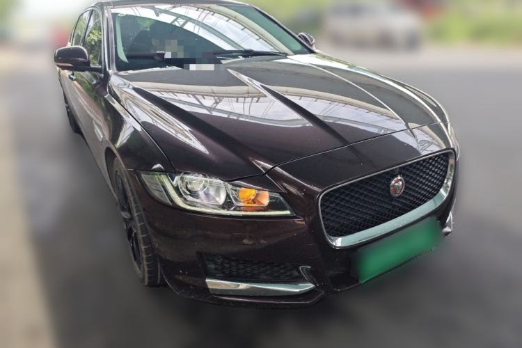 Used Jaguar XFL 2017 XFL 2.0T 240PS Premium Edition Front Right 45 Deg