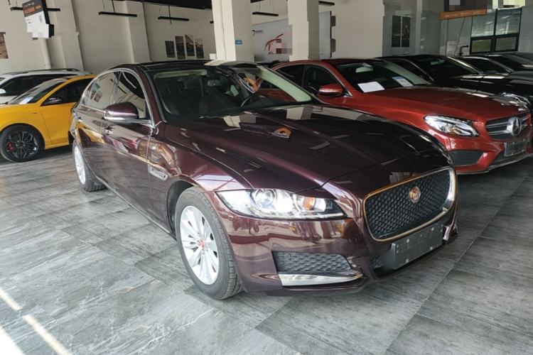 Used Jaguar XFL 2017 XFL 2.0T 240PS Luxury Edition Front Right 45 Deg