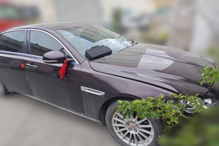 Used Jaguar XFL 2017 XFL 2.0T 200PS Luxury Edition Front Right 45 Deg