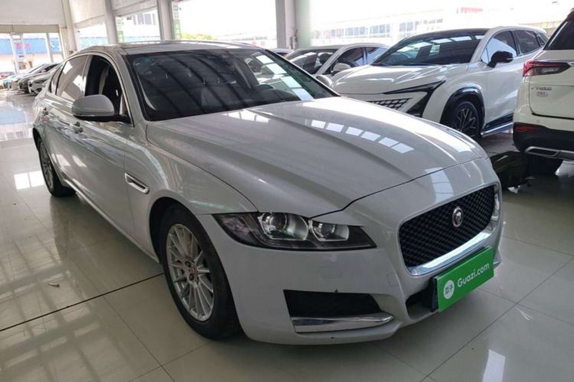 Used Jaguar XFL 2017 XFL 2.0T 200PS Luxury Edition Front Right 45 Deg