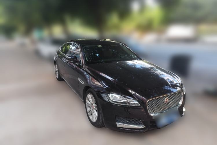 Used Jaguar XFL 2017 XFL 3.0 SC 340 PS Luxury Edition Front Right 45 Deg