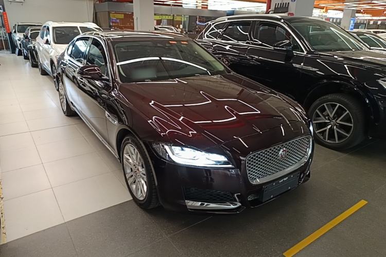 Used Jaguar XFL 2017 XFL 3.0 SC 340 PS Premium Edition Front Right 45 Deg