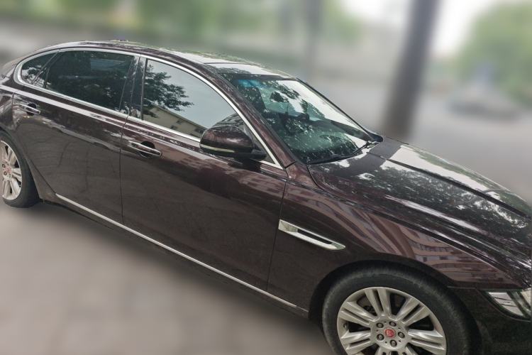 Used Jaguar XFL 2017 XFL 3.0 SC 340 PS Luxury Edition Front Right 45 Deg